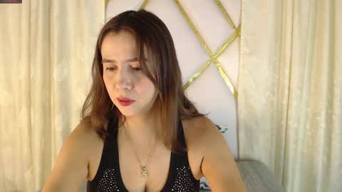 Snapshot of heidy_wells chatting on January 31, 11:24 am Heidy online show from January 31, 11:24 am