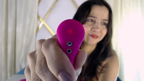 Snapshot of heidy_wells chatting on February 3, 11:53 am Heidy online show from February 3, 11:53 am