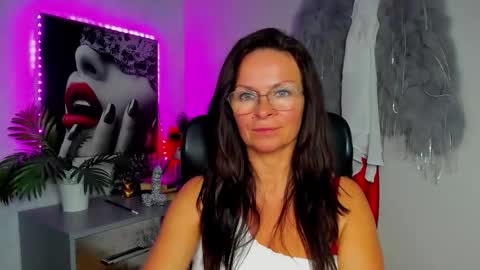 Helen online show from June 9, 6:07 pm