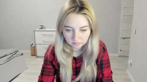 Snapshot of helen_angel_girl chatting on January 6, 3:51 pm Helen sven online show from January 6, 3:51 pm