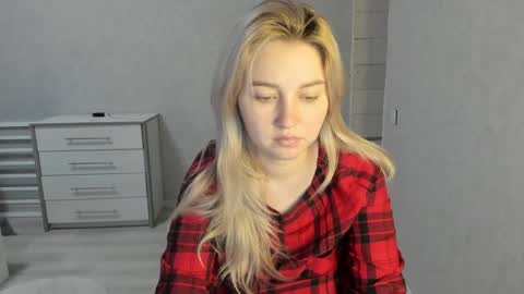 Snapshot of helen_angel_girl chatting on January 5, 2:19 pm Helen sven online show from January 5, 2:19 pm