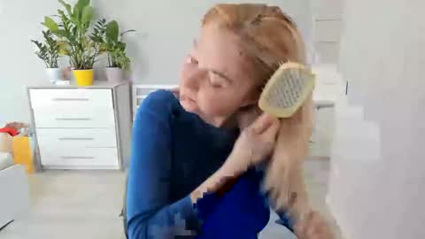 Snapshot of helen_angel_girl chatting on February 11, 9:42 am Helen sven online show from February 11, 9:42 am