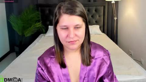 helenahoffmann online show from February 12, 4:25 am