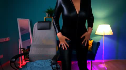 Snapshot of helenbeler chatting on September 22, 3:43 pm helenbeler online show from September 22, 3:43 pm