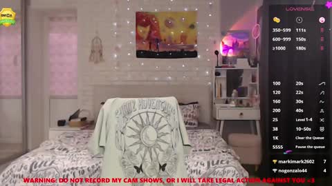 Snapshot of helenundersin chatting on December 3, 4:39 pm Helen online show from December 3, 4:39 pm