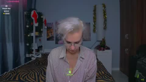 Snapshot of helgahimmele chatting on December 25, 3:49 pm Helga online show from December 25, 3:49 pm