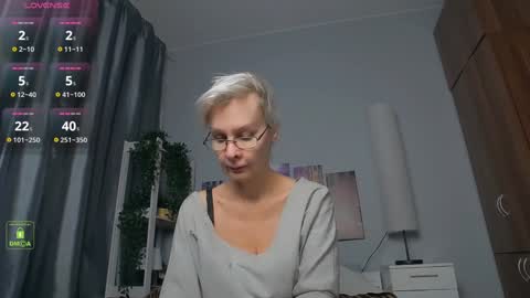 Snapshot of helgahimmele chatting on February 5, 3:45 am Helga online show from February 5, 3:45 am