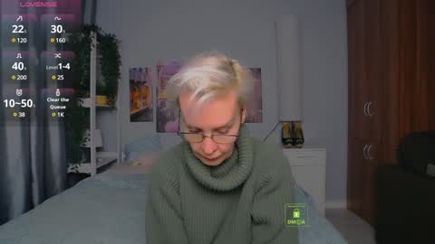 Snapshot of helgahimmele chatting on December 13, 6:27 pm Helga online show from December 13, 6:27 pm