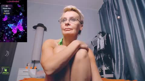 Snapshot of helgahimmele chatting on October 7, 9:52 pm Helga online show from October 7, 9:52 pm