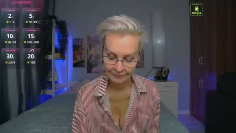Snapshot of helgahimmele chatting on December 9, 3:44 pm Helga online show from December 9, 3:44 pm