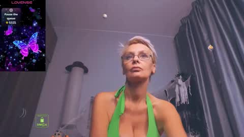 Snapshot of helgahimmele chatting on October 14, 4:42 pm Helga online show from October 14, 4:42 pm