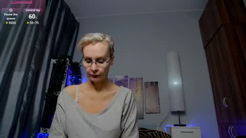 Snapshot of helgahimmele chatting on January 29, 3:54 am Helga online show from January 29, 3:54 am