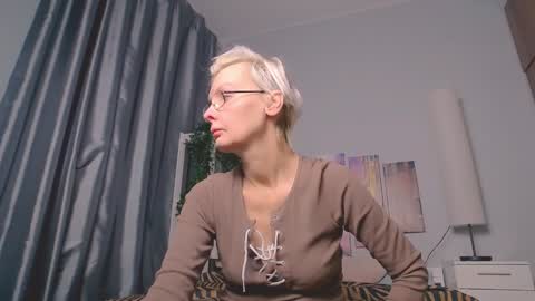 Snapshot of helgahimmele chatting on February 9, 4:04 am Helga online show from February 9, 4:04 am