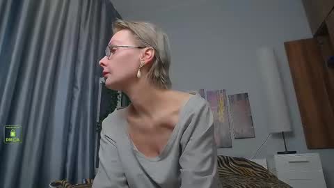 Snapshot of helgahimmele chatting on March 7, 5:29 am Helga online show from March 7, 5:29 am