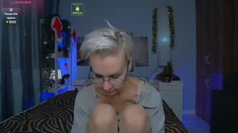Snapshot of helgahimmele chatting on December 24, 4:40 pm Helga online show from December 24, 4:40 pm