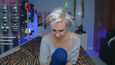 Snapshot of helgahimmele chatting on December 23, 11:49 pm Helga online show from December 23, 11:49 pm