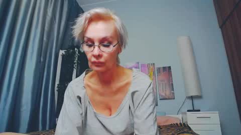 Snapshot of helgahimmele chatting on March 12, 11:54 pm Helga online show from March 12, 11:54 pm