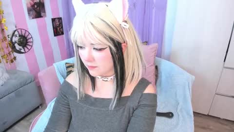 Snapshot of hell_fairy chatting on February 20, 1:57 am Laura online show from February 20, 1:57 am