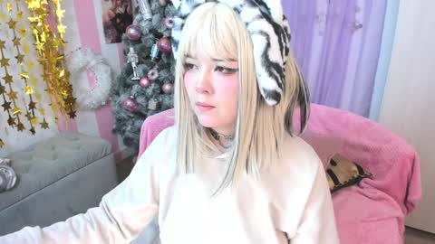 Snapshot of hell_fairy chatting on December 11, 2:09 am Laura online show from December 11, 2:09 am
