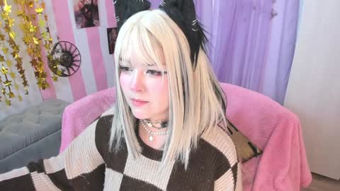 Snapshot of hell_fairy chatting on January 16, 3:34 am Laura online show from January 16, 3:34 am