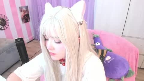 Snapshot of hell_fairy chatting on October 8, 6:18 am Laura online show from October 8, 6:18 am