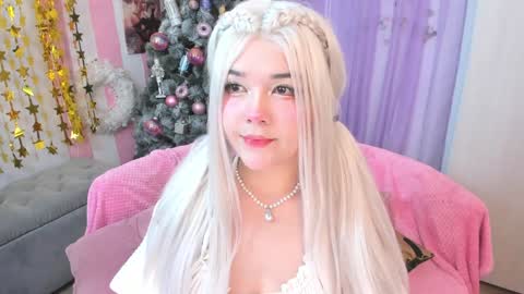 Snapshot of hell_fairy chatting on December 13, 1:04 am Laura online show from December 13, 1:04 am