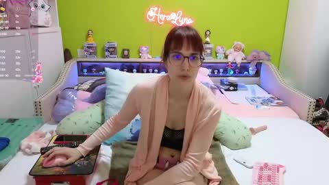 HeraLuna  online show from April 6, 7:04 pm