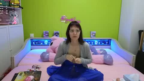 Snapshot of heraluna_ chatting on February 28, 9:55 pm HeraLuna  online show from February 28, 9:55 pm