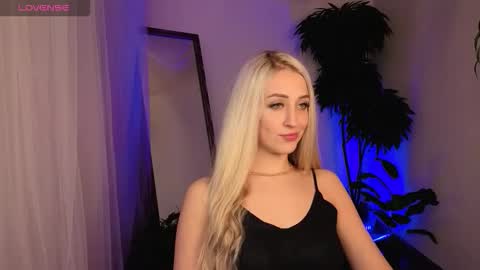 Elise online show from March 18, 2:16 am