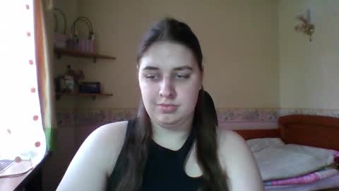 hess_luna_ online show from April 1, 9:21 am