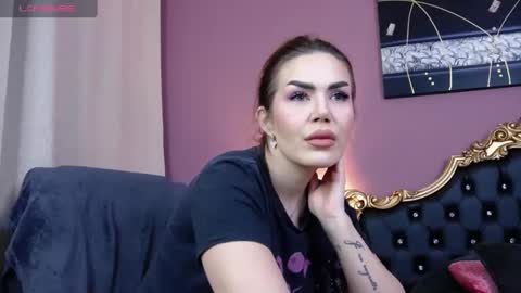 Snapshot of hessahessy chatting on December 3, 10:26 am Hessy online show from December 3, 10:26 am