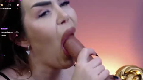 Snapshot of hessahessy chatting on December 13, 6:05 pm Hessy online show from December 13, 6:05 pm