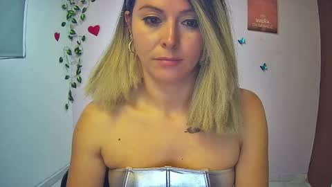 Snapshot of hestesiaxx chatting on March 11, 11:44 am Hestesiaxx online show from March 11, 11:44 am