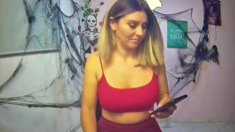 Hestesiaxx online show from October 24, 1:01 am