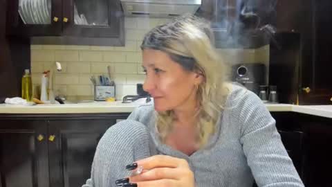 Snapshot of heyheygrey chatting on January 8, 9:44 pm Heyheygrey online show from January 8, 9:44 pm