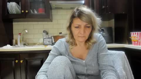 Snapshot of heyheygrey chatting on January 4, 1:31 am Heyheygrey online show from January 4, 1:31 am