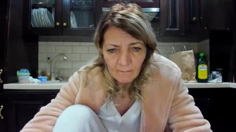 Snapshot of heyheygrey chatting on February 11, 12:17 am Heyheygrey online show from February 11, 12:17 am