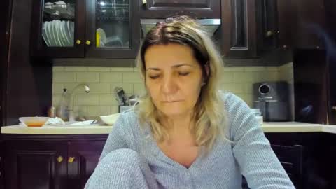 Snapshot of heyheygrey chatting on February 1, 2:37 am Heyheygrey online show from February 1, 2:37 am