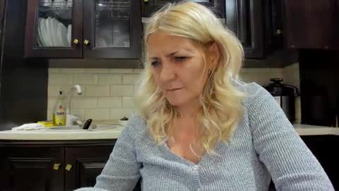 Snapshot of heyheygrey chatting on September 29, 1:16 pm Heyheygrey online show from September 29, 1:16 pm