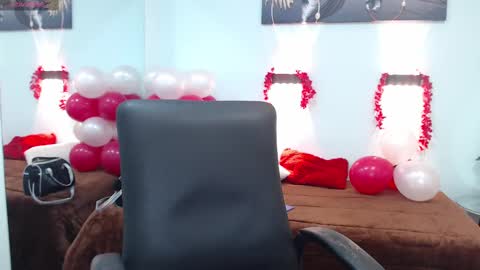 H I L A R Y online show from February 11, 2:46 am