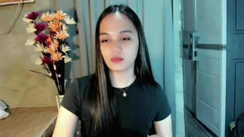 hilarymolly online show from May 7, 6:33 pm