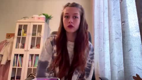 Hi Im Elizabeth online show from November 1, 5:22 am