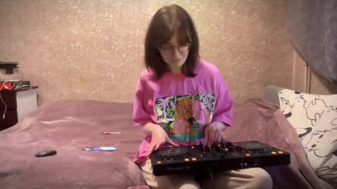 Lana online show from April 8, 3:03 pm