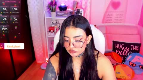 Snapshot of hinataweed01 chatting on December 17, 1:18 am  Karol  Independent Model online show from December 17, 1:18 am