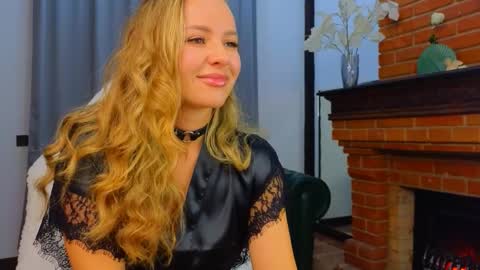 Snapshot of hloya_jons chatting on October 15, 1:19 am Ksenia online show from October 15, 1:19 am