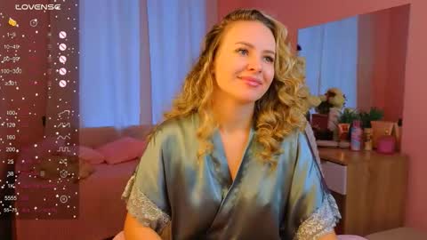 Snapshot of hloya_jons chatting on September 24, 1:37 am Ksenia online show from September 24, 1:37 am