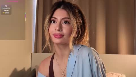 Snapshot of holayoula chatting on September 25, 8:24 am Moni Monica online show from September 25, 8:24 am