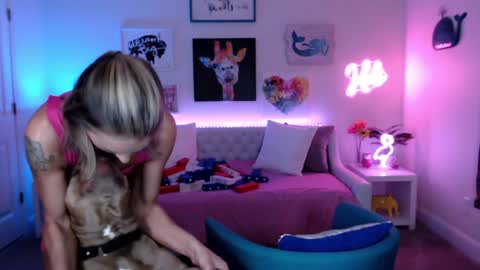 Holi Hurricane online show from January 25, 4:02 am