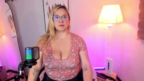 Hollie online show from February 20, 12:18 pm