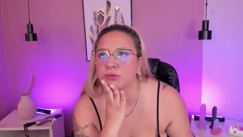 Hollie online show from October 29, 12:20 pm